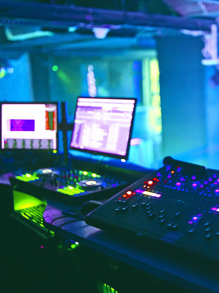 Medios de comunicación y entretenimiento